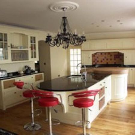 Huge Tenby Pet Friendly House Sleeps 14 Dış mekan fotoğraf